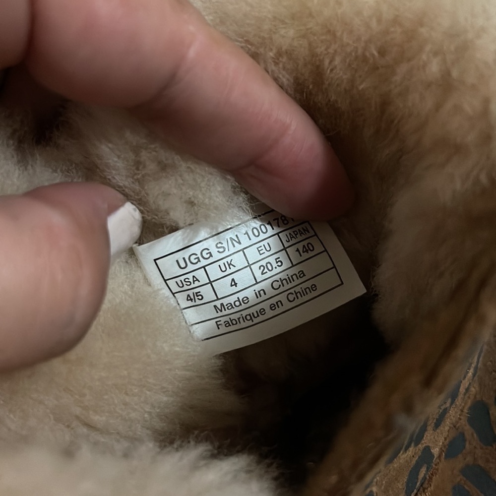 UGG - Picture 5 of 5